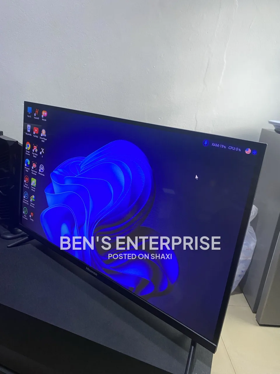 Hisense 32 inches TV photo 3