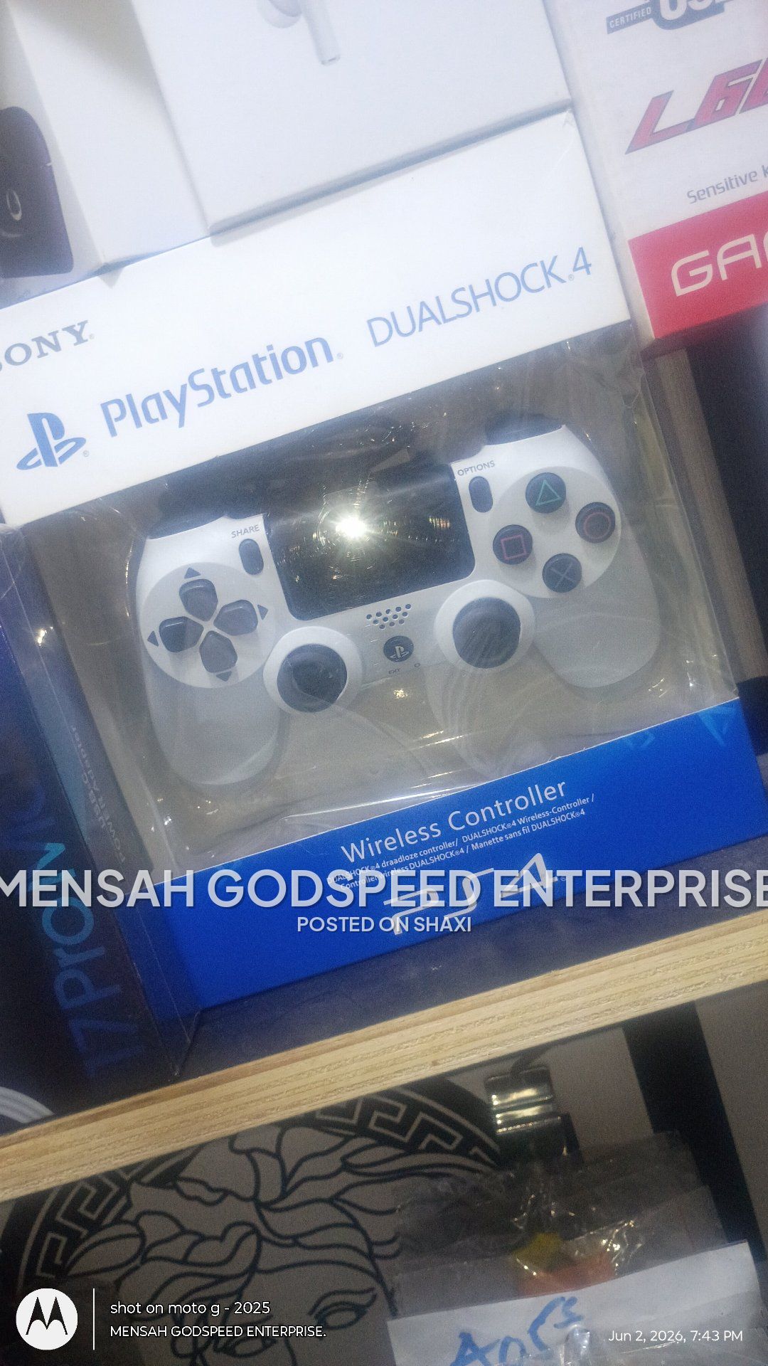 PlayStation 4 Dual shock wireless controller photo 2