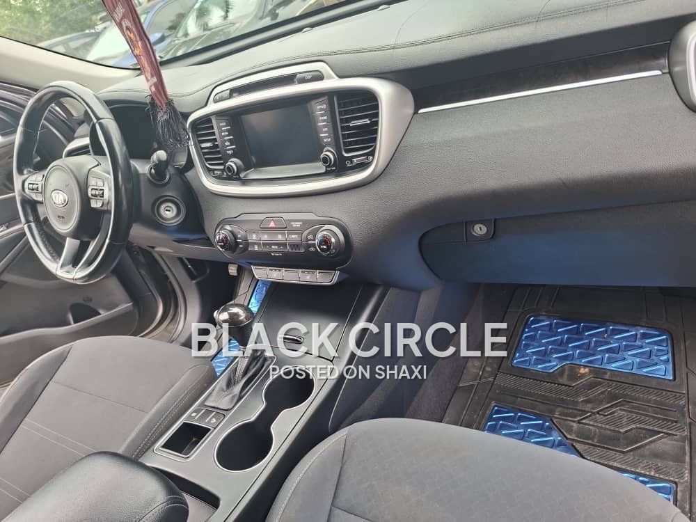 Kia Sorento 2017 model Solid engine photo 8