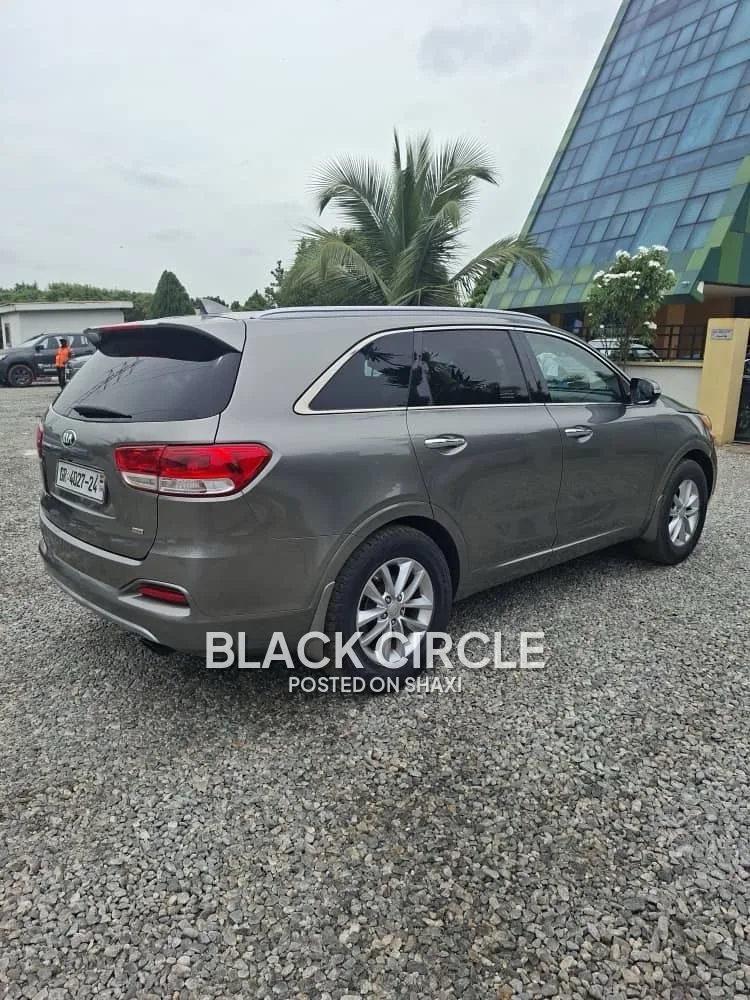 Kia Sorento 2017 model Solid engine photo 3