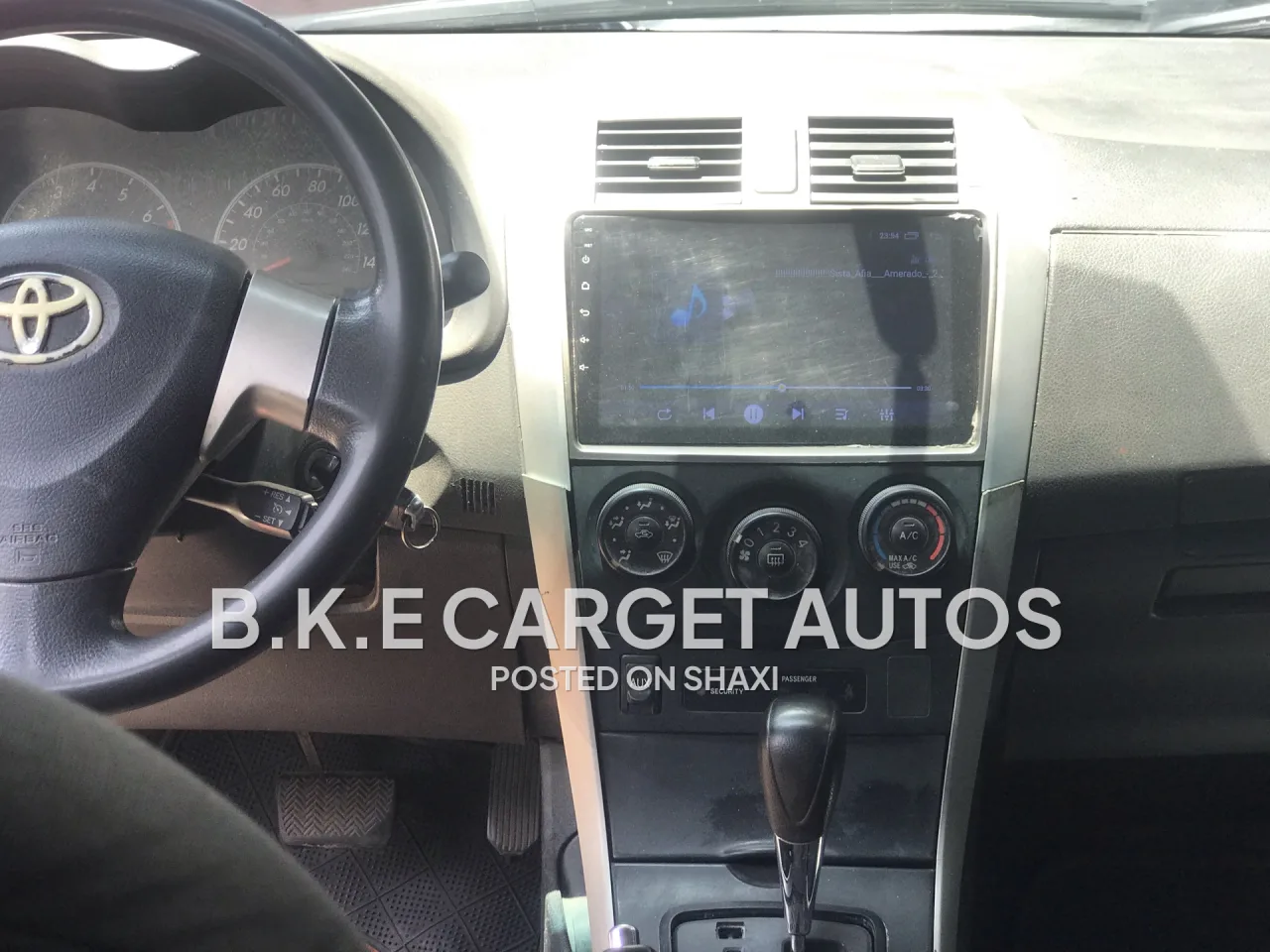 2010 Toyota Corolla photo 3
