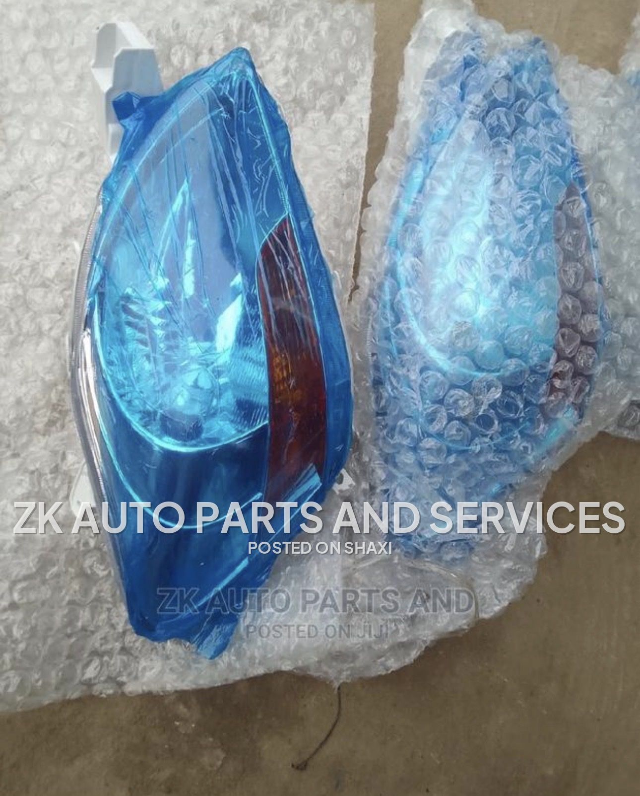 Toyota Yaris headlights photo 1