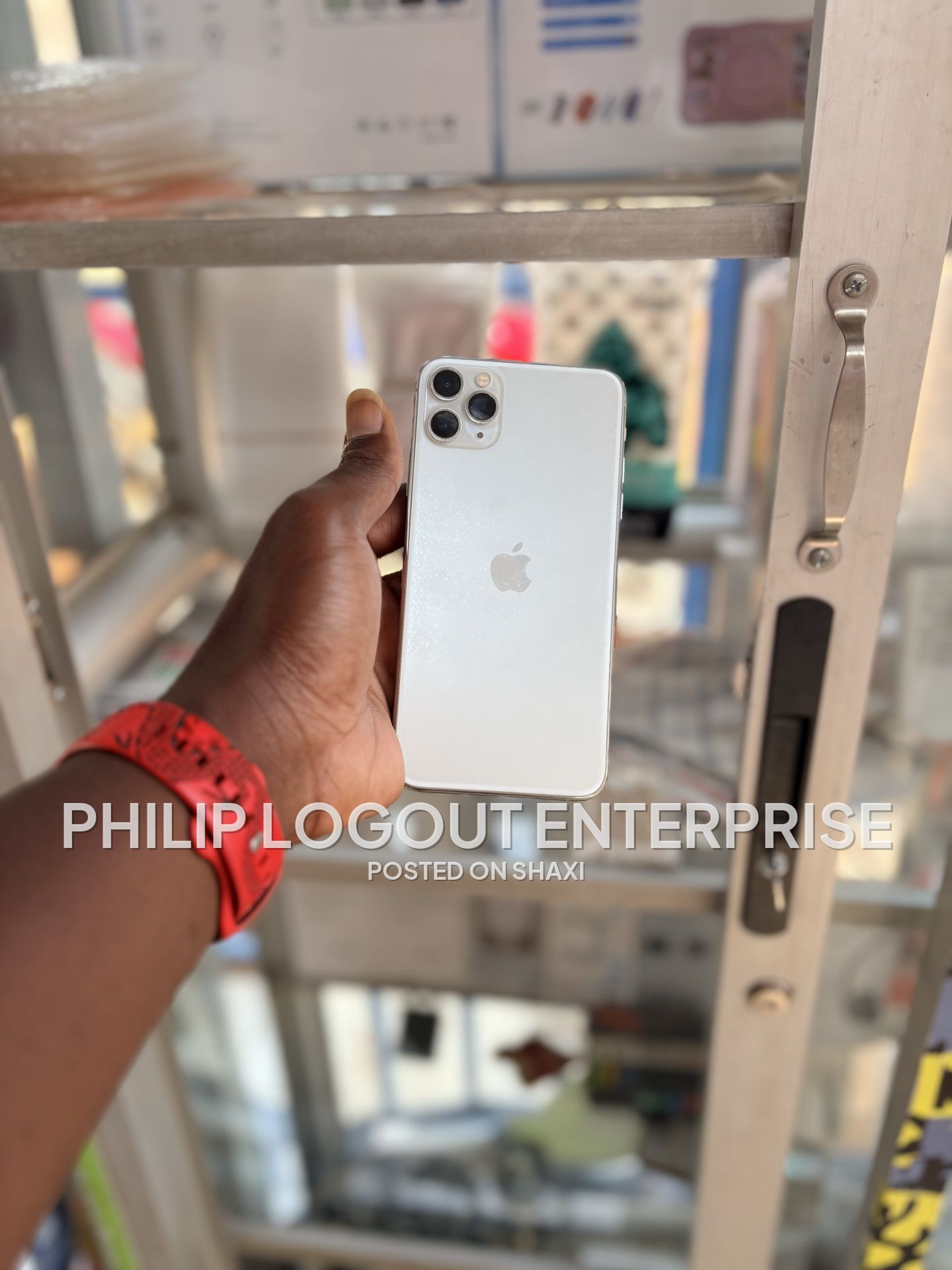 iPhone 11PRO max 64 photo 2
