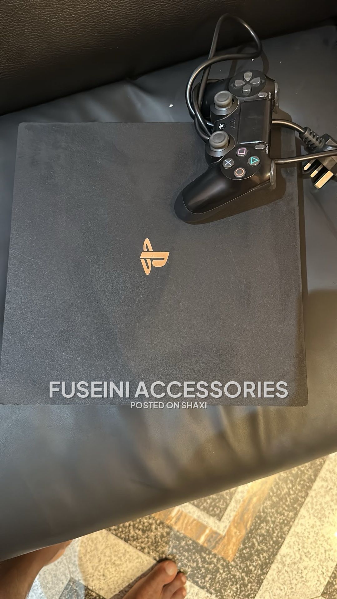 PS 4 pro game console photo 2