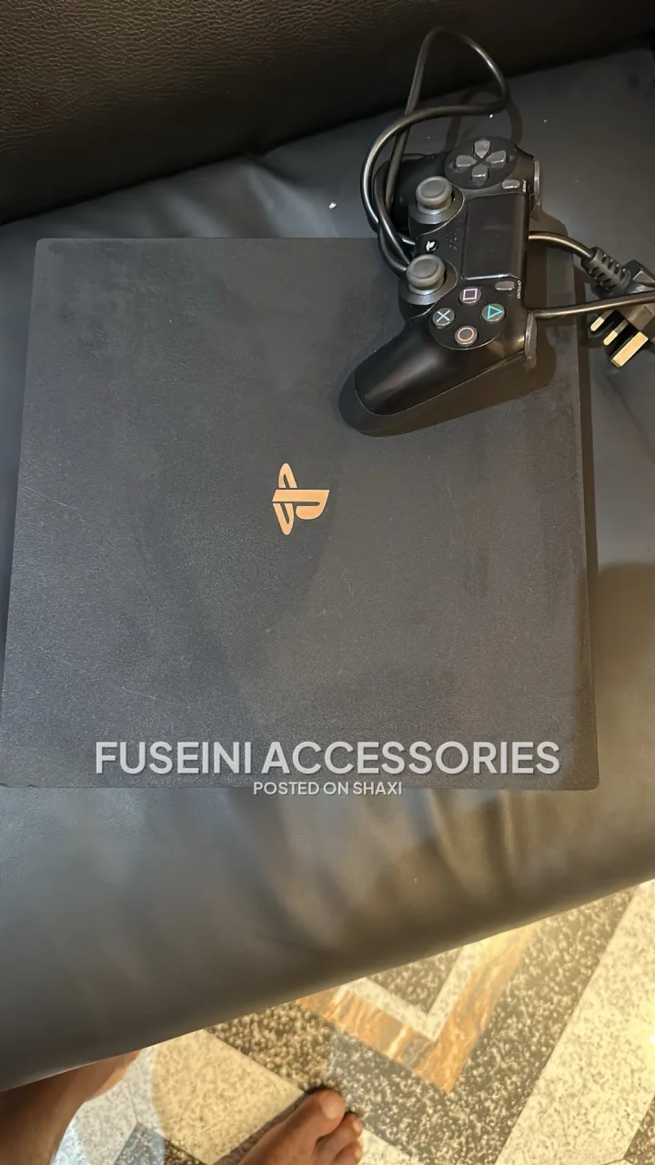 PS 4 pro game console photo 3