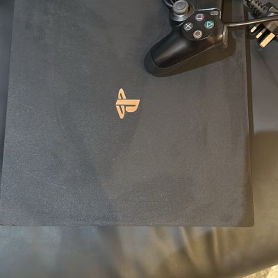 PS 4 pro game console