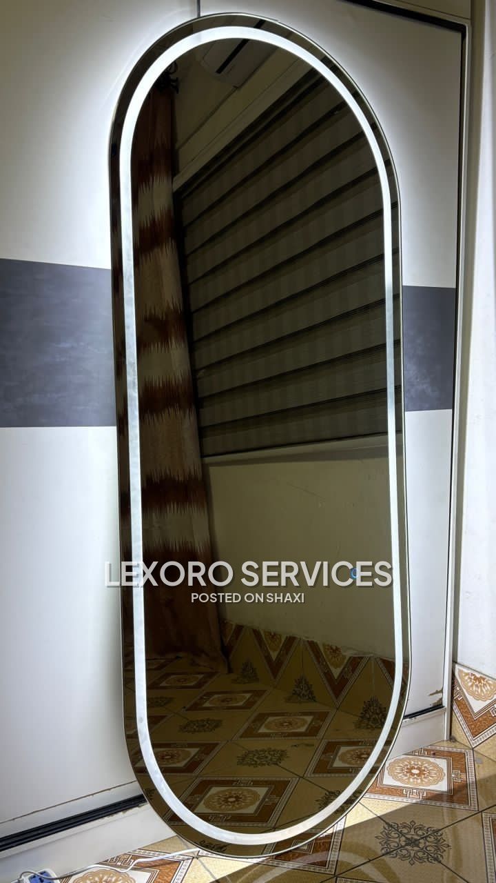 Luxury Led Light Mirror photo 2