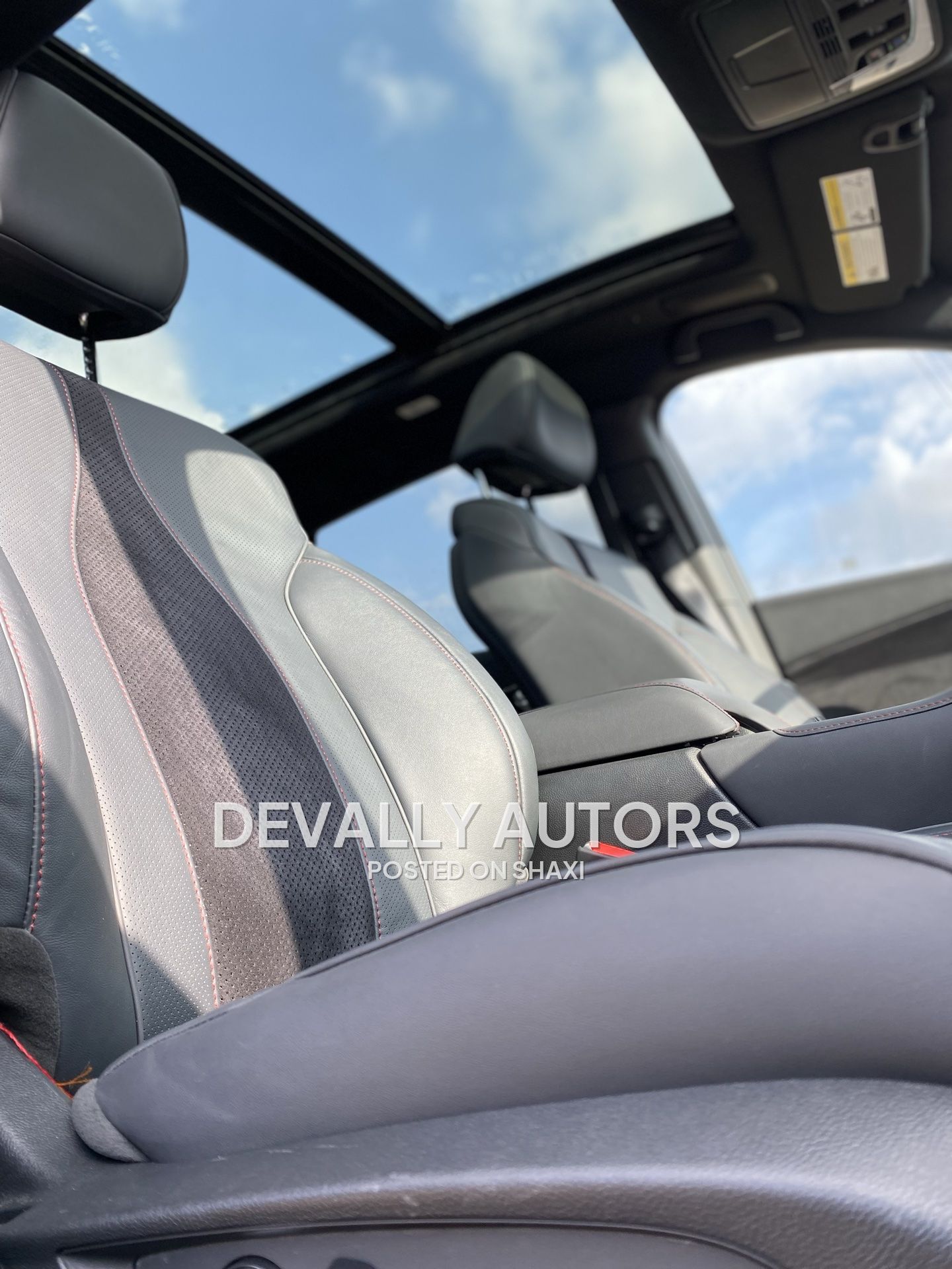 Acura Rdx 2023 model fully loaded . Push to start wise less charger very neat 🔐 photo 4