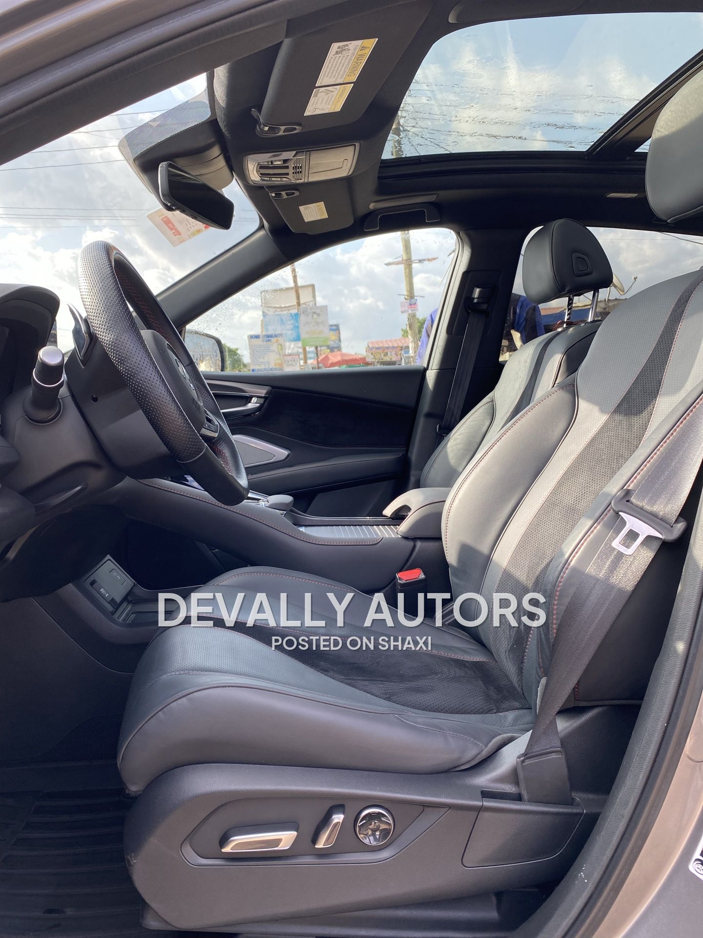 Acura Rdx 2023 model fully loaded . Push to start wise less charger very neat 🔐 photo 5