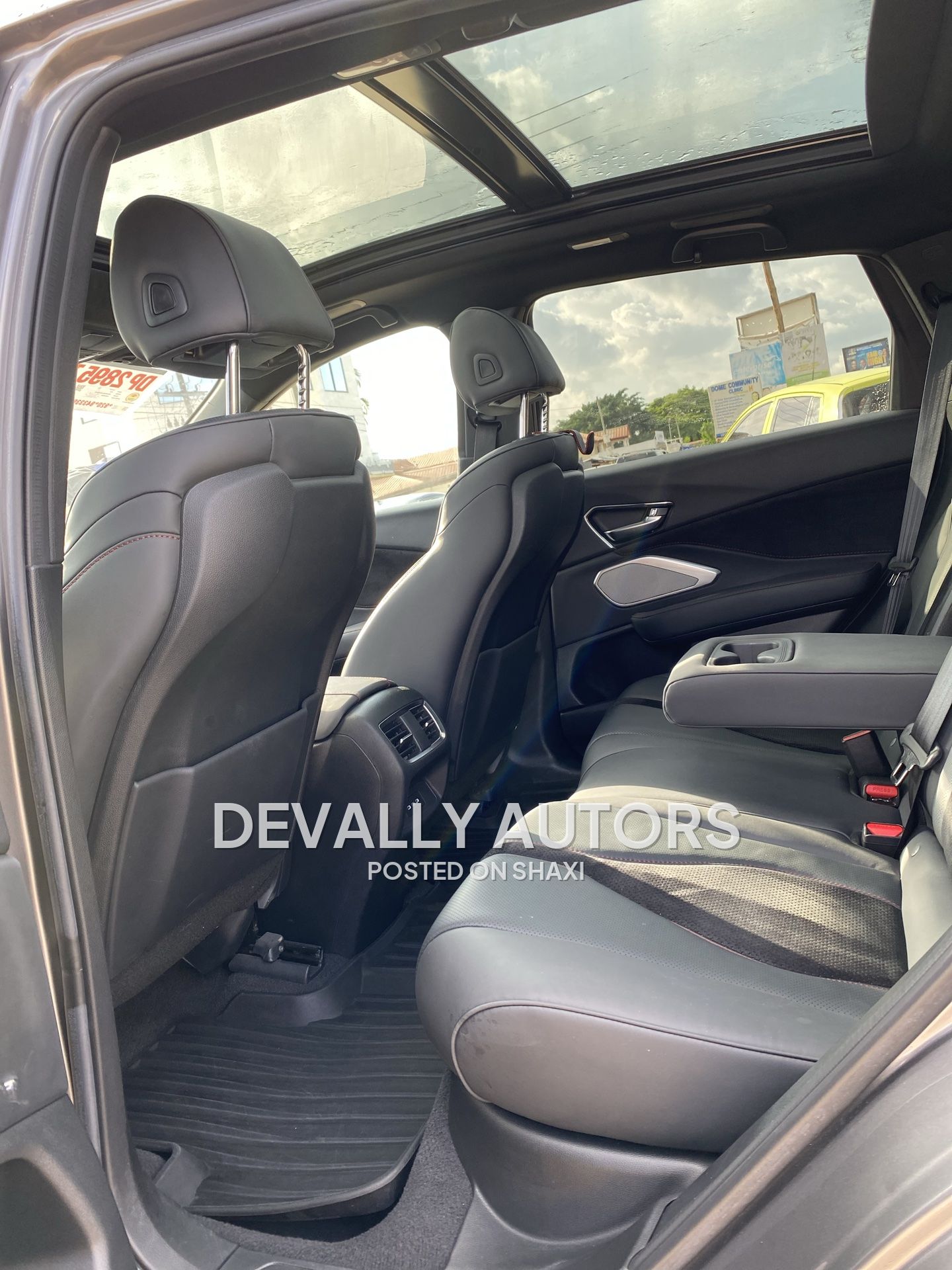 Acura Rdx 2023 model fully loaded . Push to start wise less charger very neat 🔐 photo 6