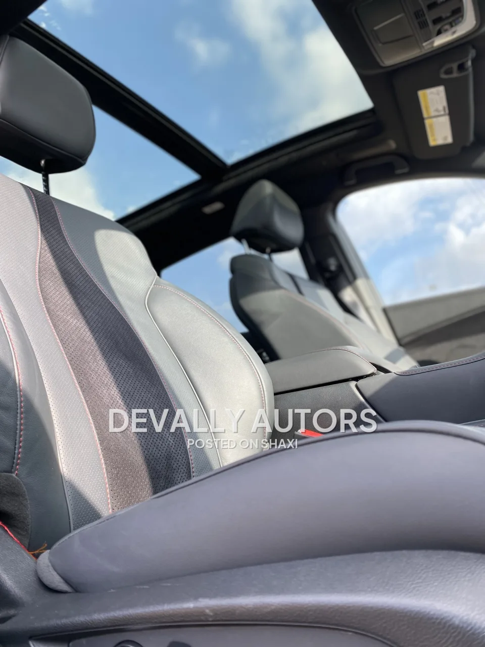 Acura Rdx 2023 model fully loaded . Push to start wise less charger very neat 🔐 photo 4