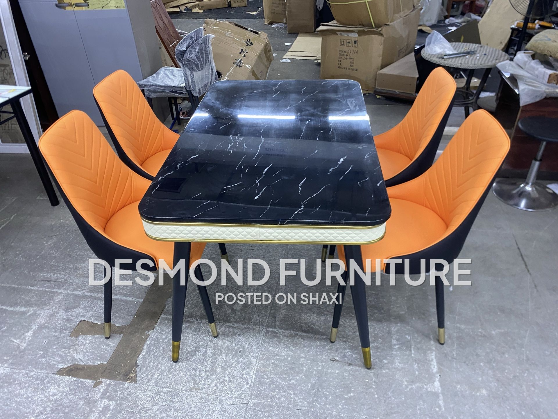 Dining table with four chairs photo 3