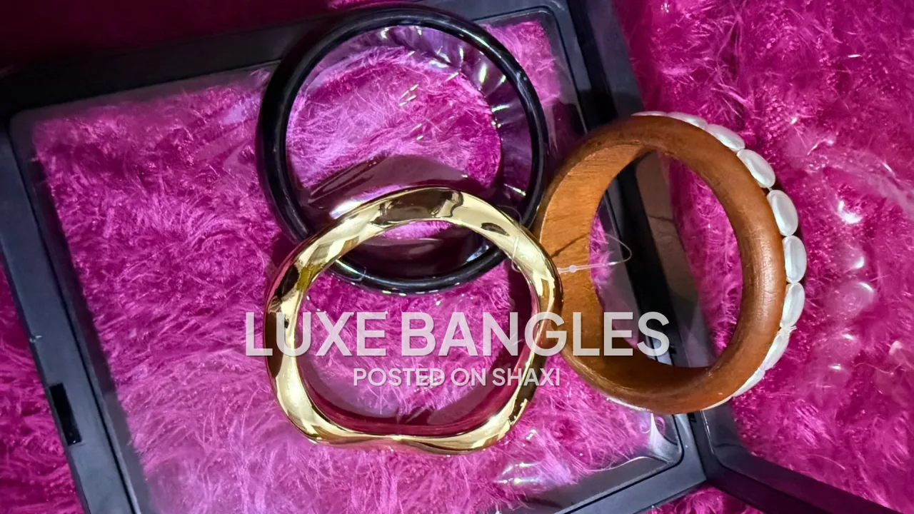 Lady's bangles, bracelet and earrings photo 10