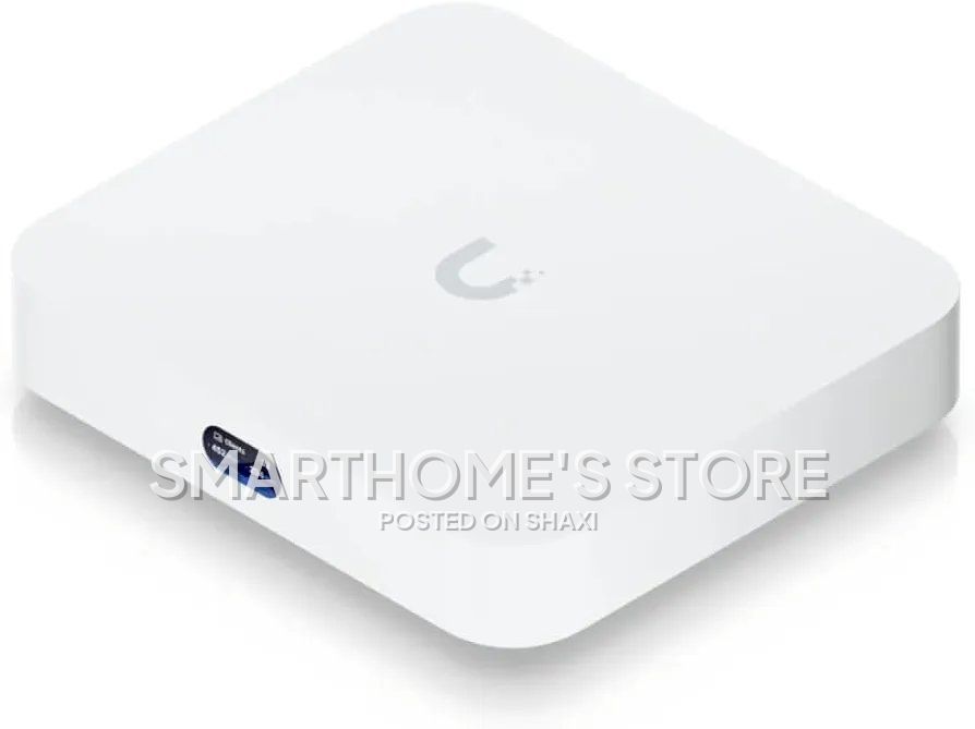 Ubiquiti Cloud Gateway Max photo 1