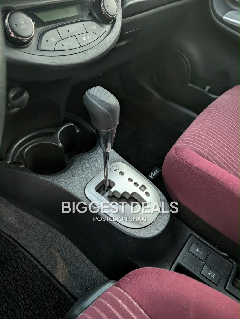 2015 Toyota vitz photo 4