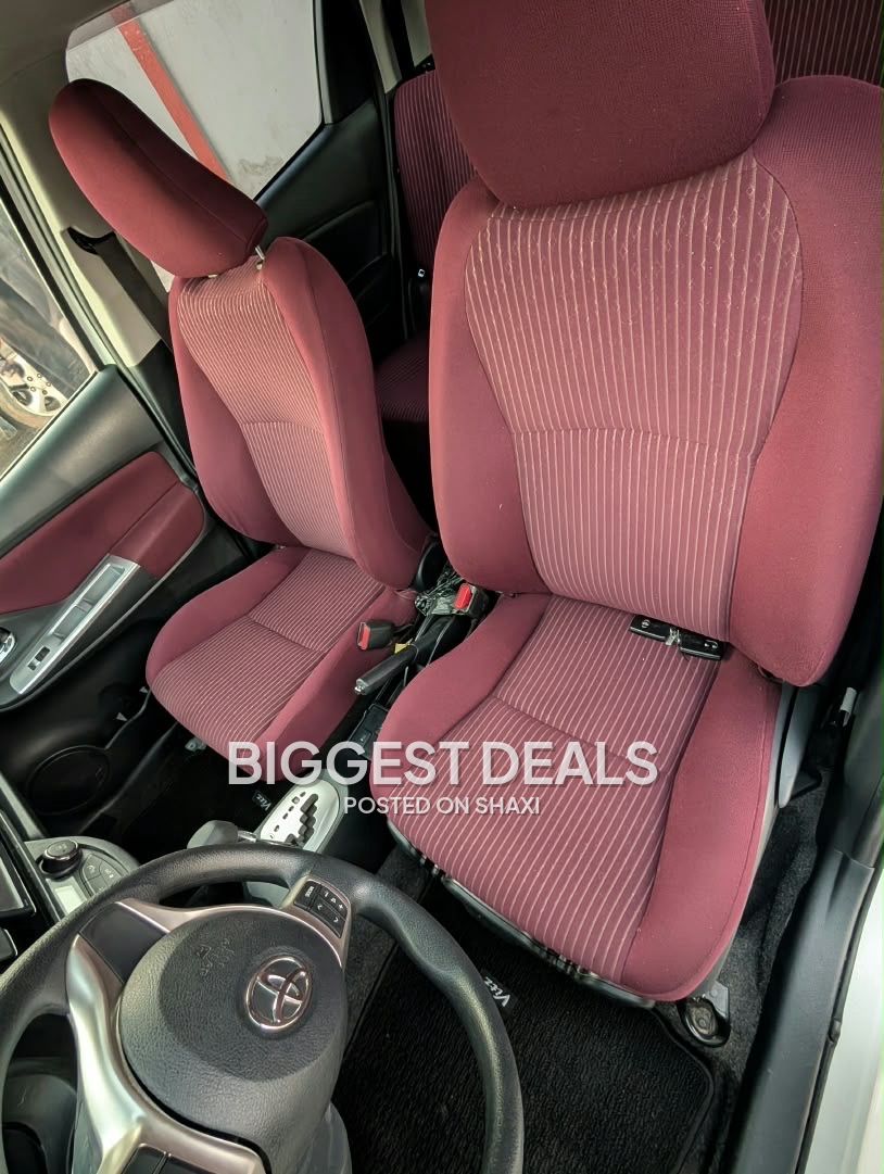 2015 Toyota vitz photo 6