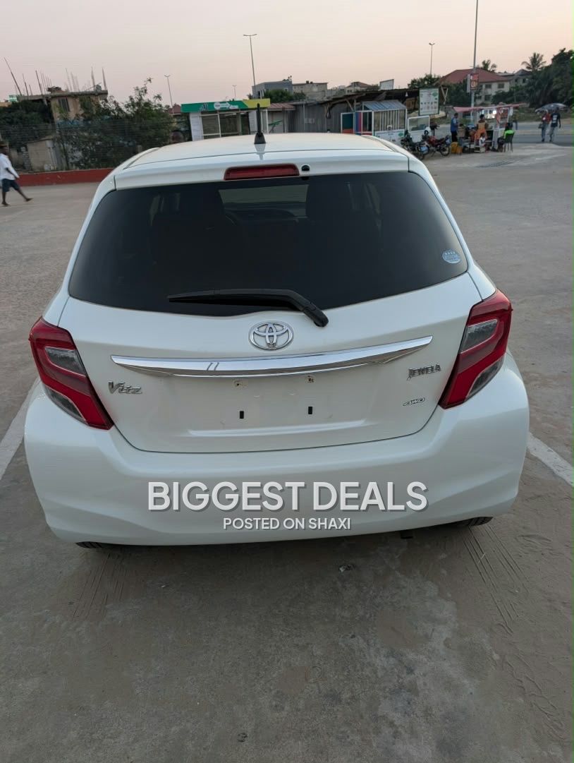 2015 Toyota vitz photo 10