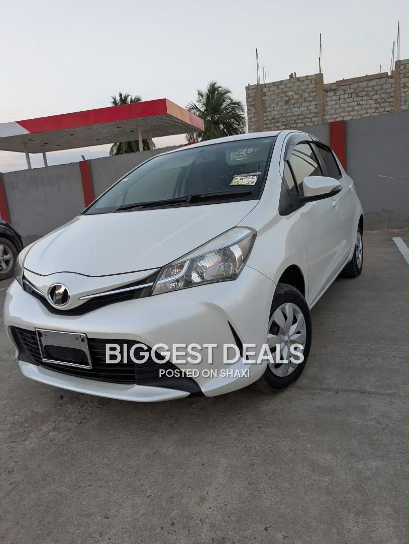 2015 Toyota vitz photo 1