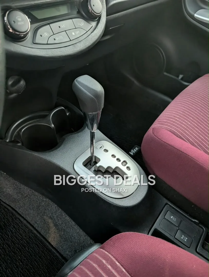 2015 Toyota vitz photo 4
