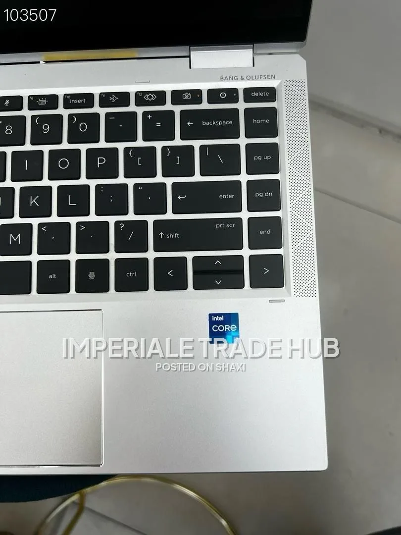 Hp Elitebook x360 1040 G8 flip touch photo 6