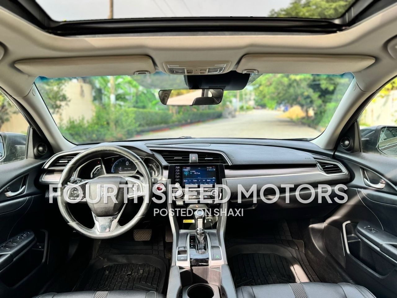 2019 Honda Civic Touring photo 4