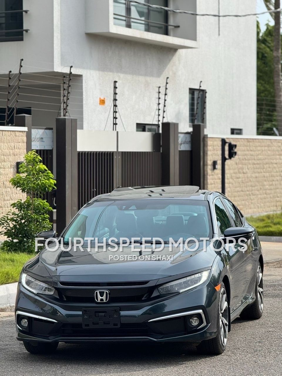 2019 Honda Civic Touring photo 1