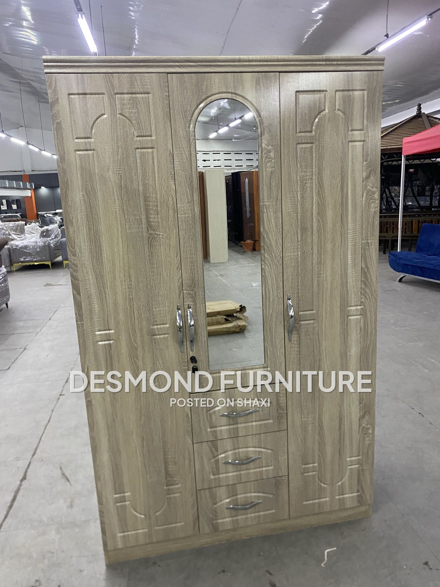 3 doors wardrobe with a mirror photo 2