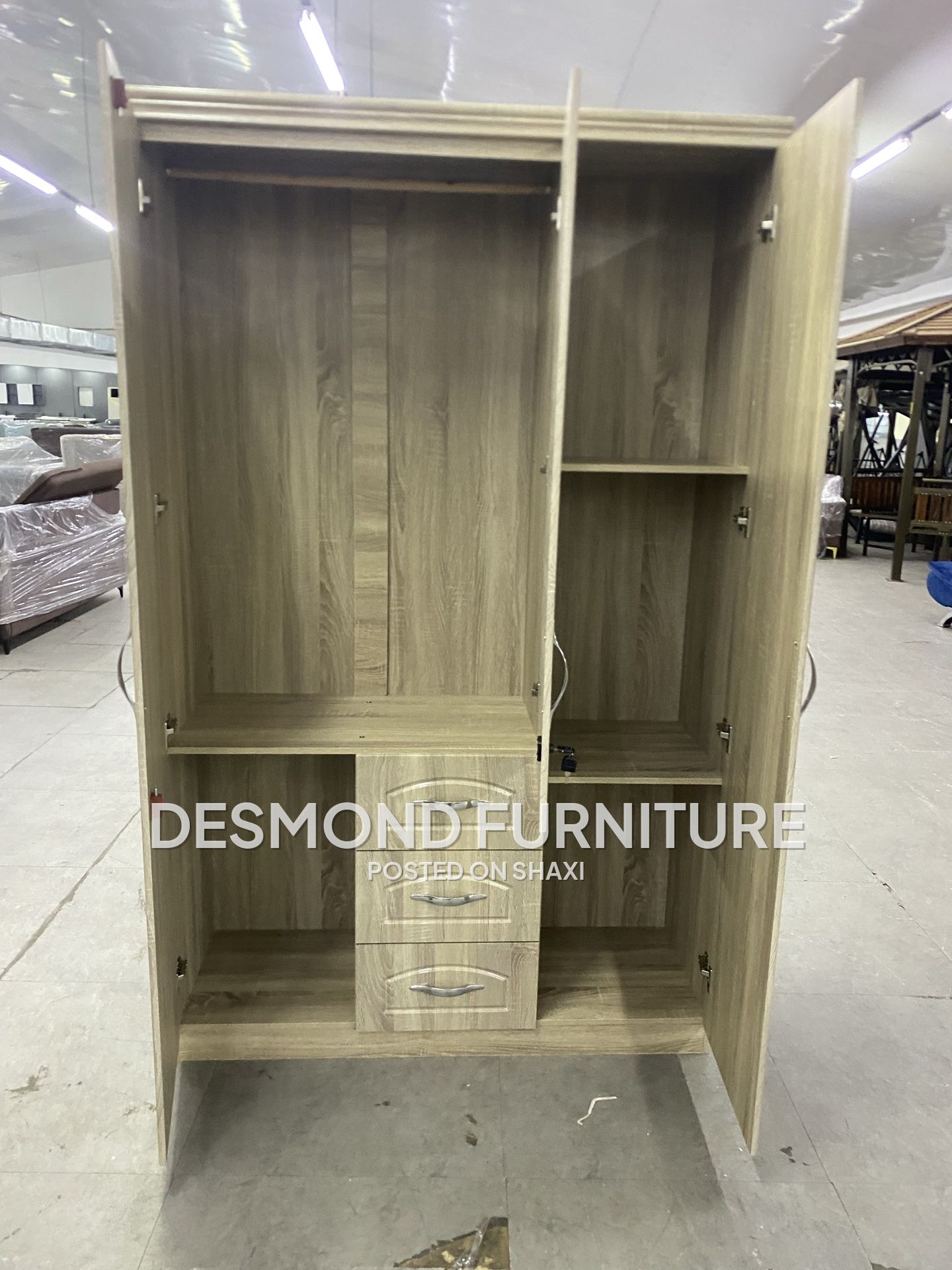 3 doors wardrobe with a mirror photo 4