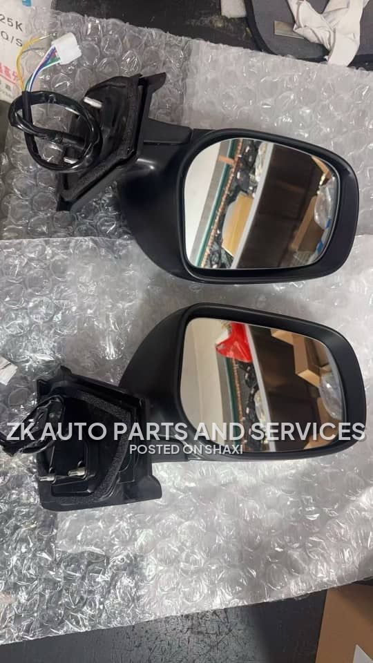 Toyota Vitz Driving mirrors photo 1