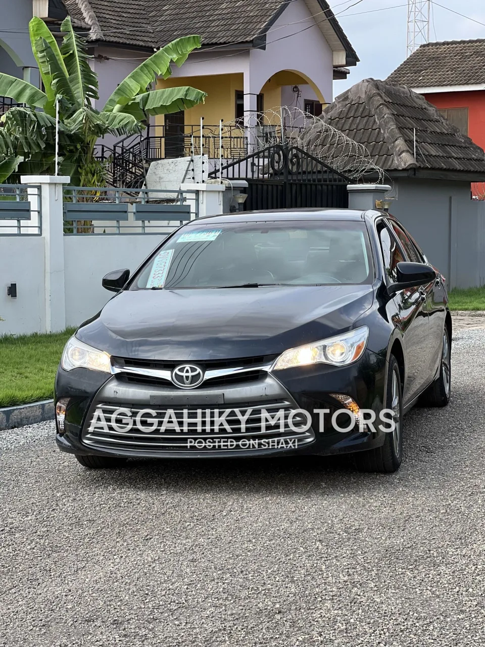 Toyota Camry photo 2