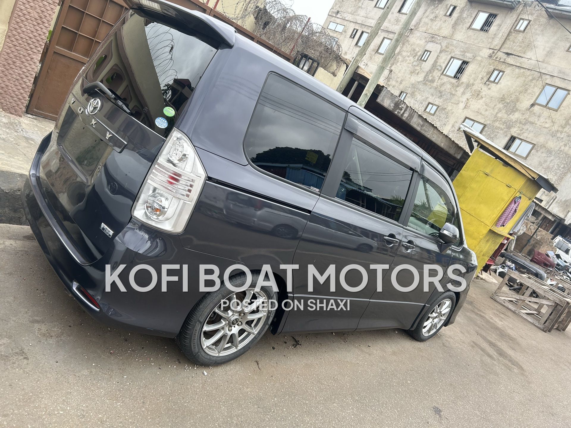 2013 Toyota Voxy photo 5