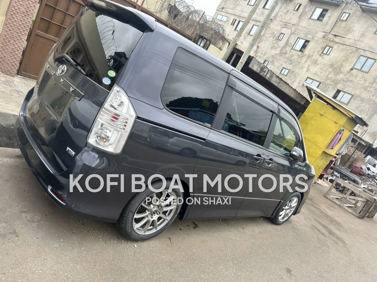 2013 Toyota Voxy photo 5