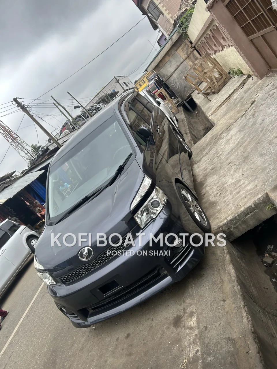 2013 Toyota Voxy photo 3