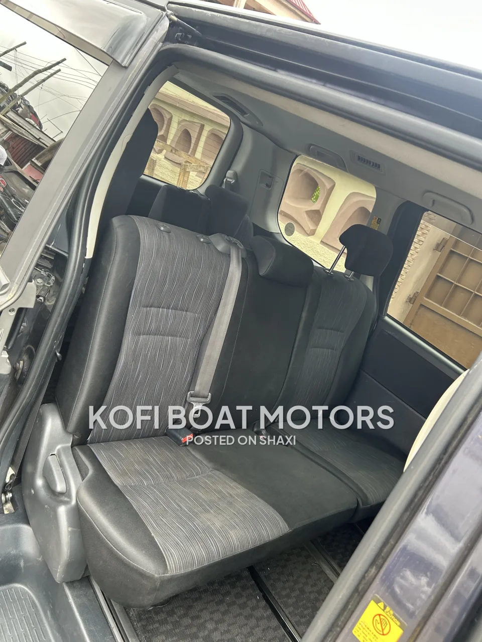 2013 Toyota Voxy photo 10