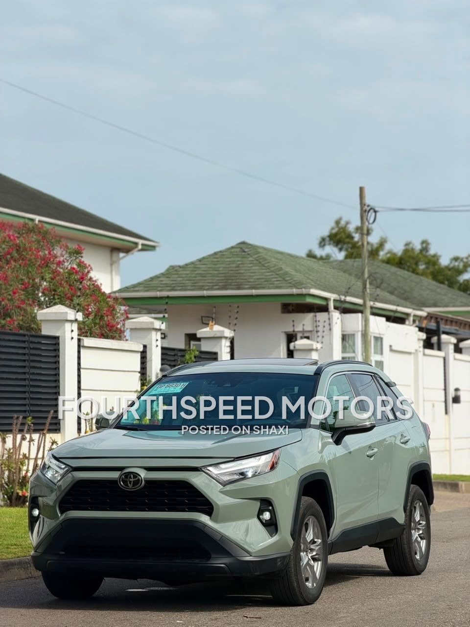 2023 Toyota RAV4 XLE photo 1