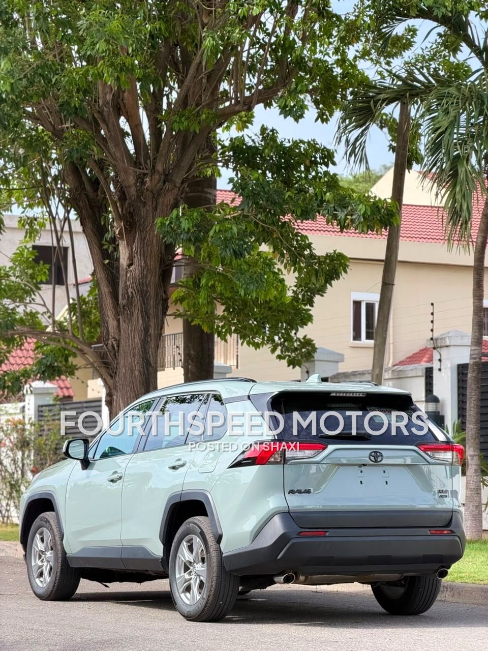 2023 Toyota RAV4 XLE photo 3