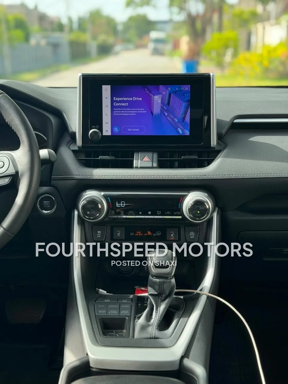 2023 Toyota RAV4 XLE photo 5