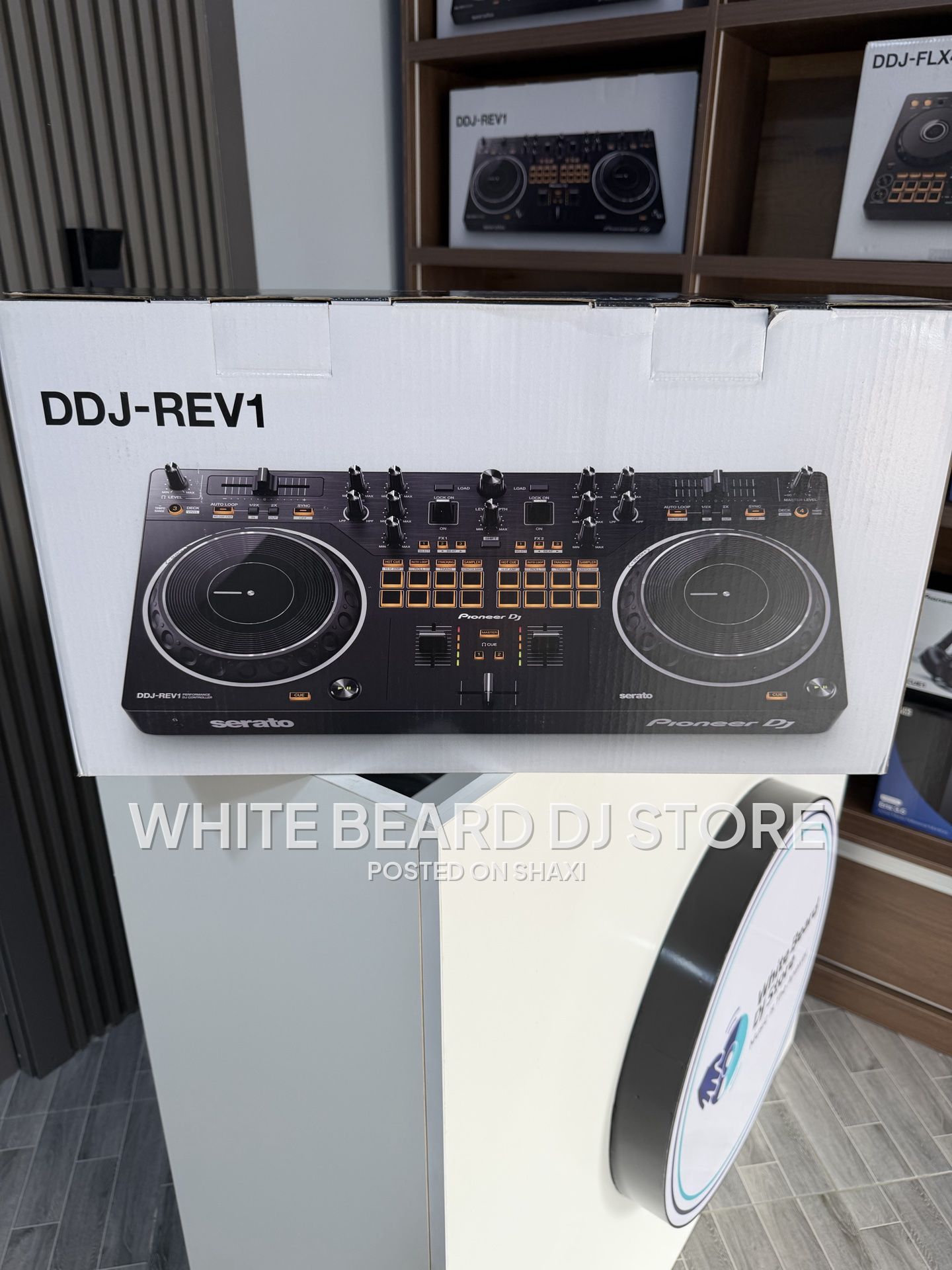 Pioneer DJ DDJ-REV1 Controller for Serato DJ (Black photo 4