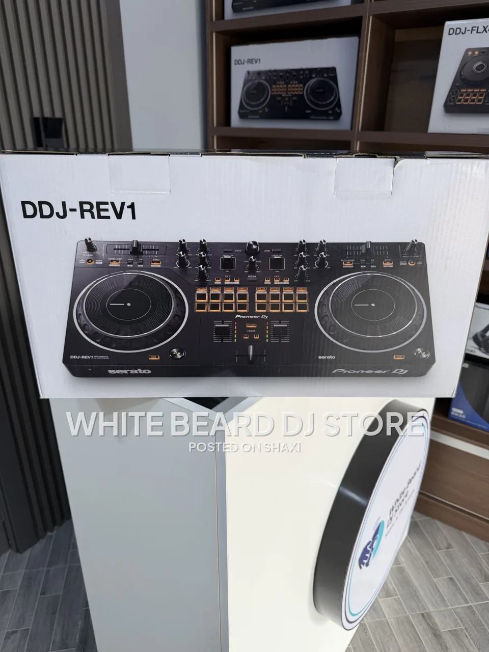 Pioneer DJ DDJ-REV1 Controller for Serato DJ (Black photo 4