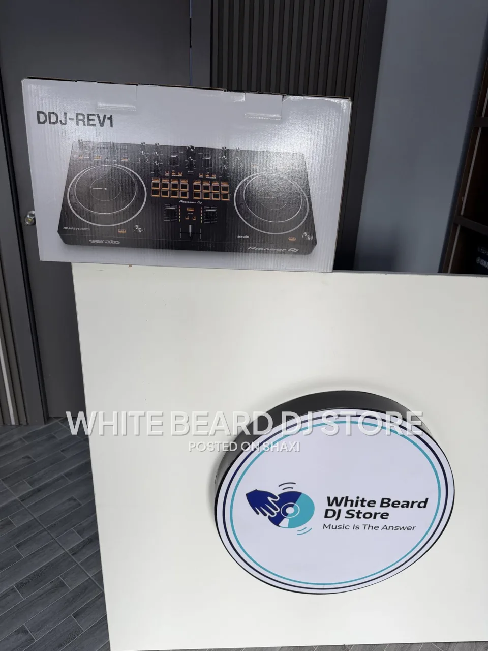 Pioneer DJ DDJ-REV1 Controller for Serato DJ (Black photo 5