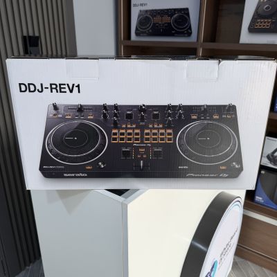 Pioneer DJ DDJ-REV1 Controller for Serato DJ (Black