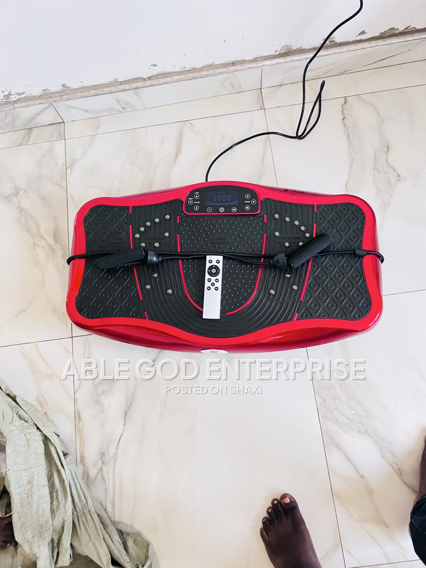 Vibration plate exercise machine photo 1