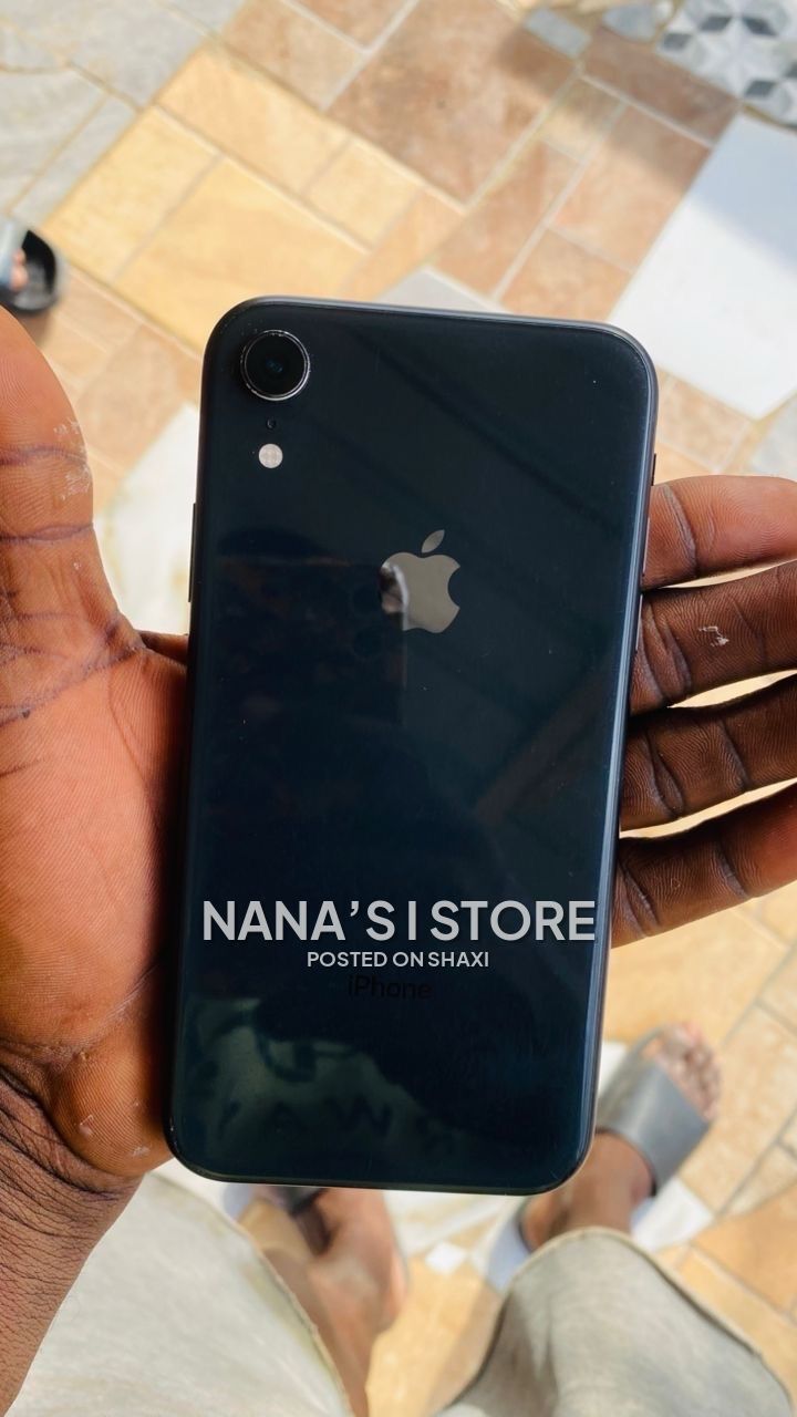 iPhone XR 128 gig black photo 1