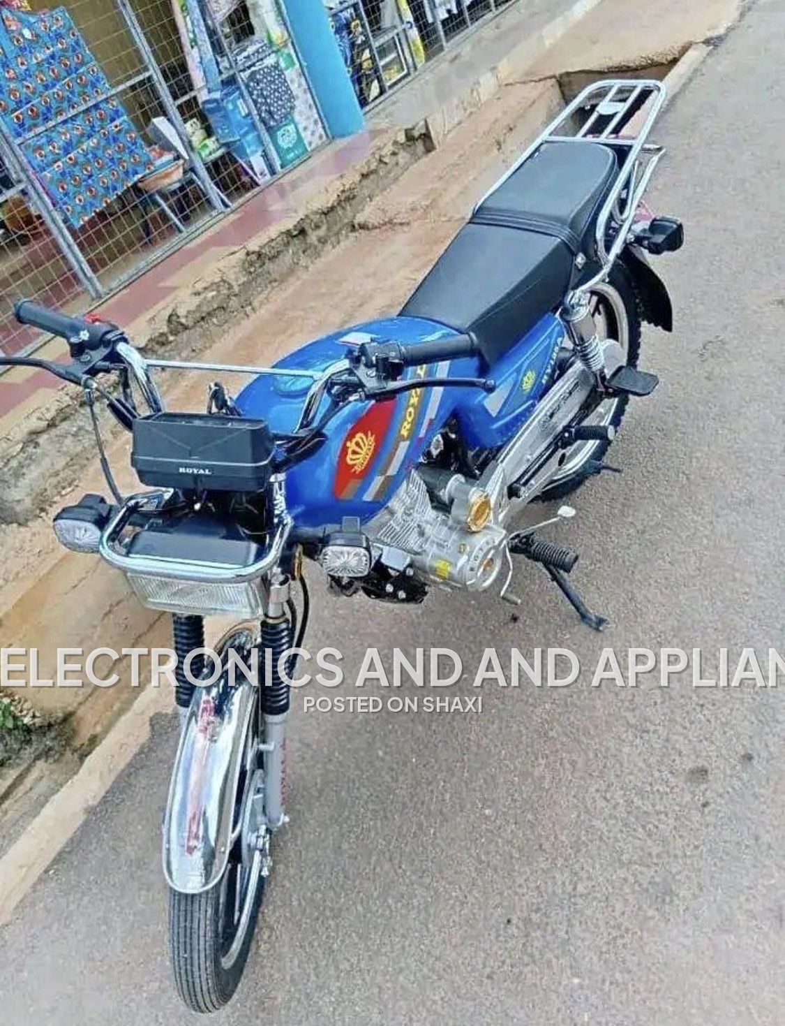 Royal 125 motorbike photo 1