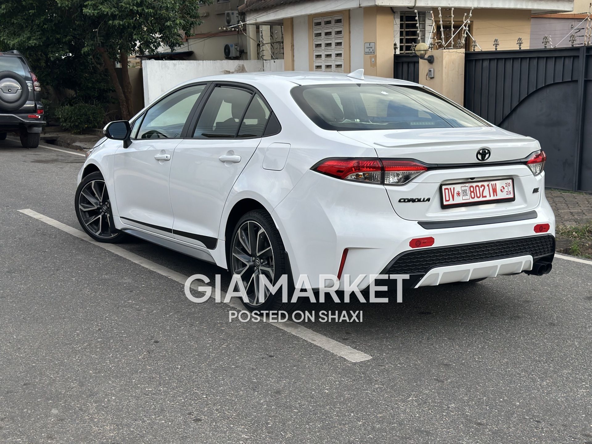 Toyota Corolla SE photo 3
