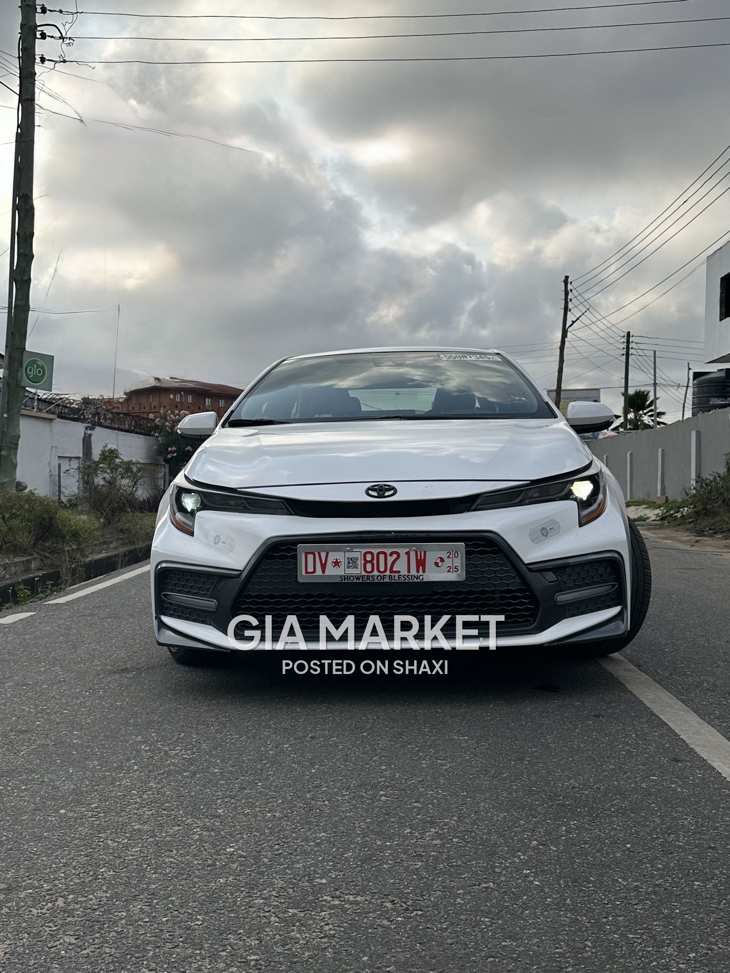 Toyota Corolla SE photo 2