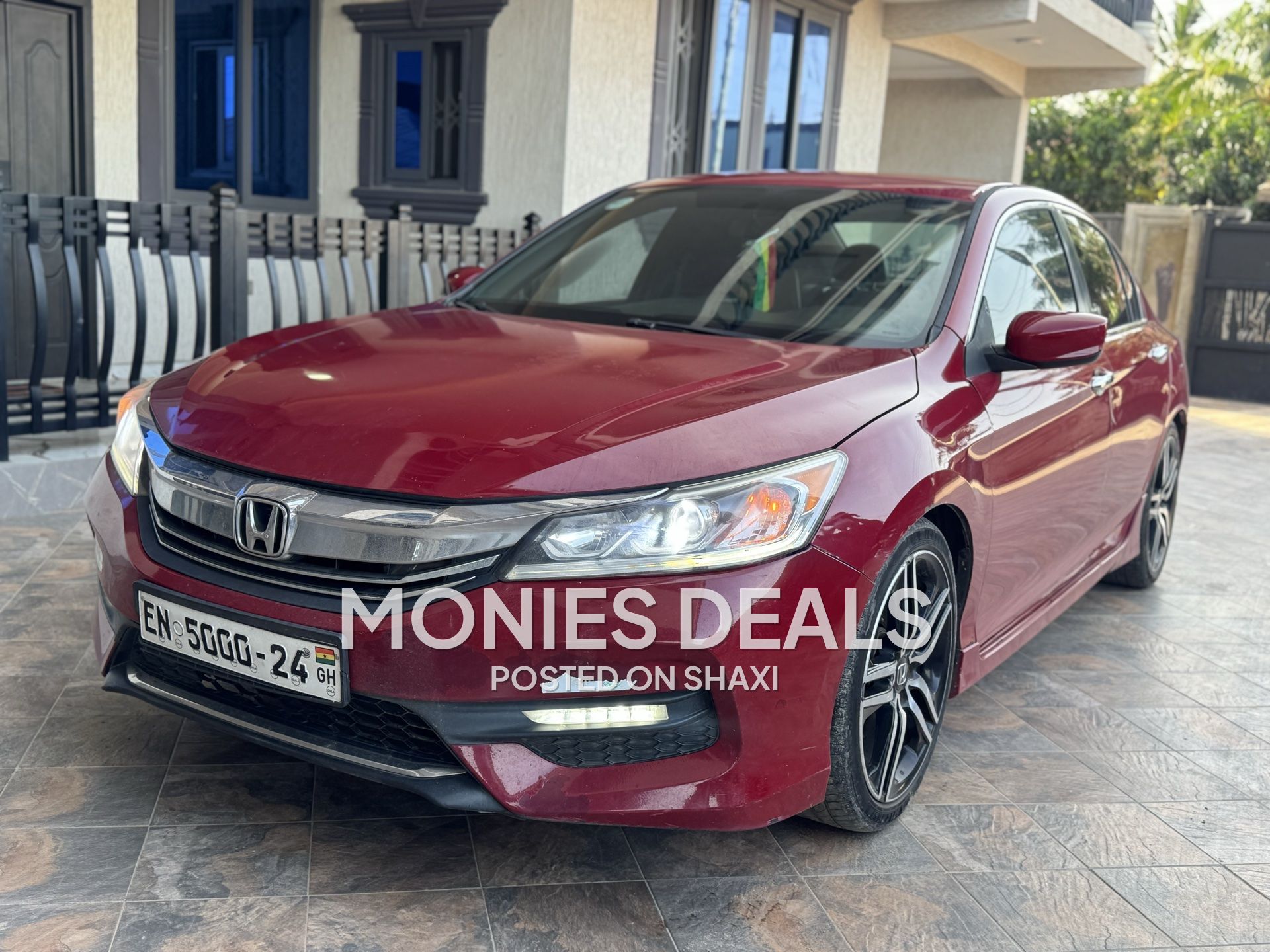 2016 Honda Accord sport photo 2