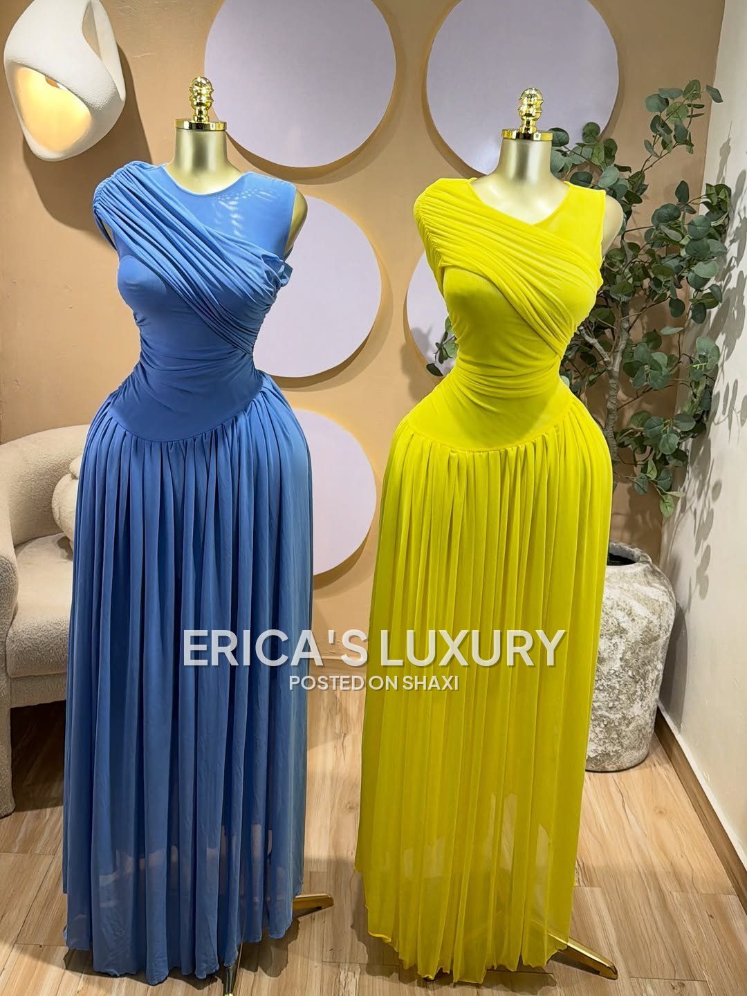 Ladies dress photo 1