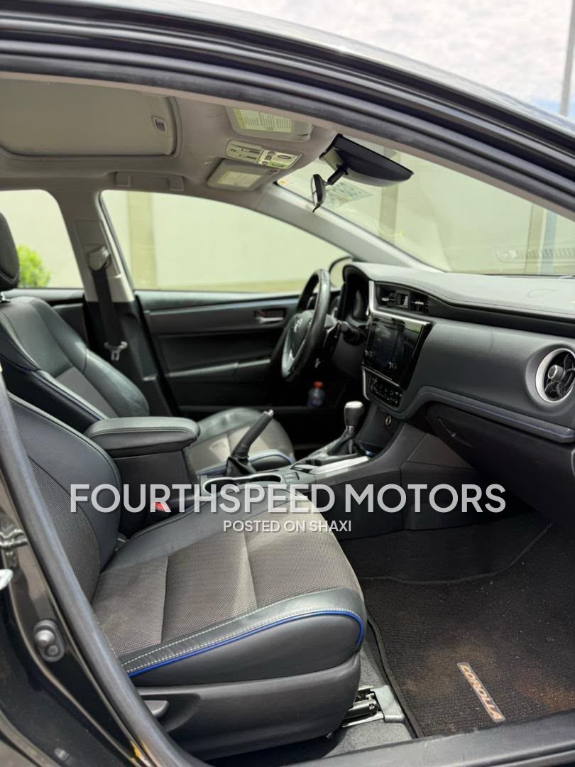 2019 Toyota Corolla SE photo 3